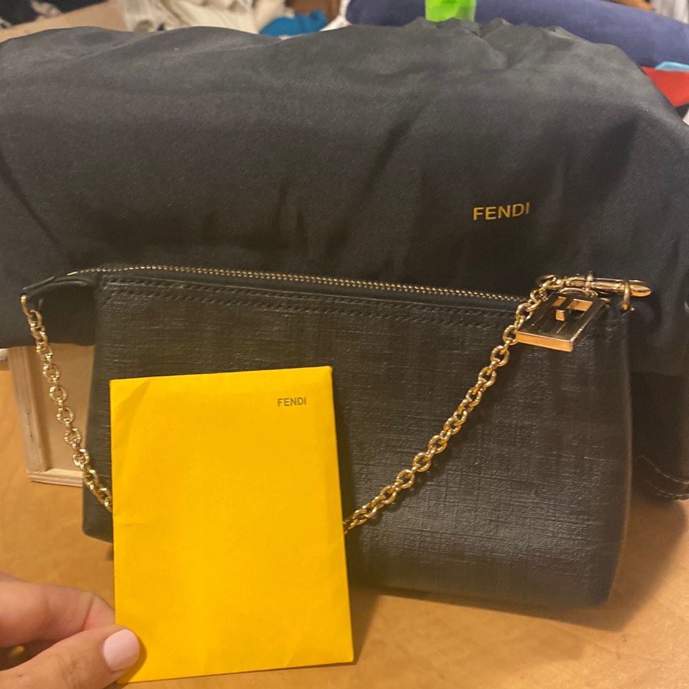 AUtHeNTiC black Fendi pochette with gold chain